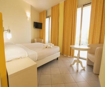 Hotel Baia Di Trainiti