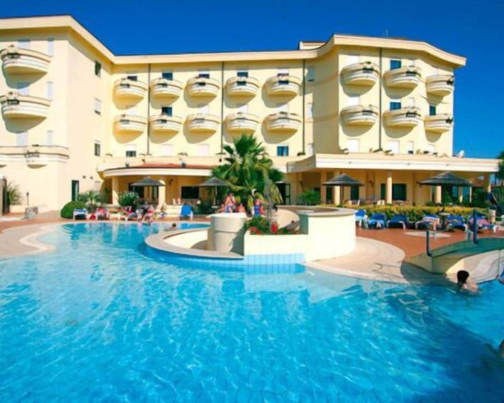 Sunshine Club Hotel