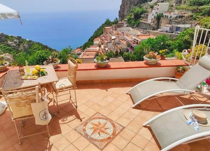 RACHELE HOUSE con vista mare