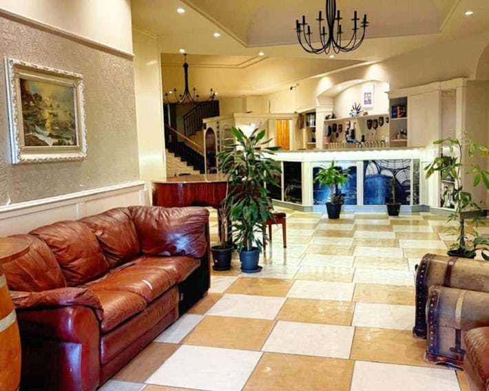 Business Hotel