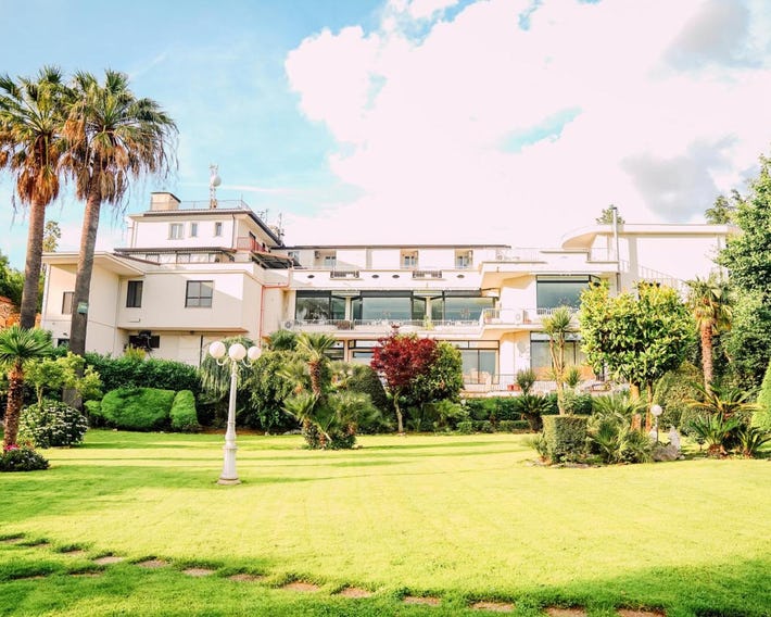 Hotel Ristorante Guardanapoli