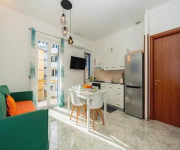 Modern Sea House in the Heart of Amalfi Coast - Apartment with Balcony, 100 mt from the Sea - into M