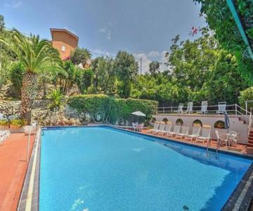 Un Paradiso A Sorrento Con Piscina