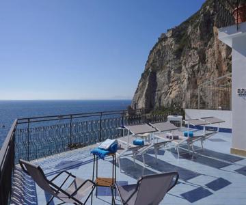 Seaside Dream View-Private Beachfront Terrace