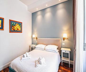 Wake up in Naples City Center 4 Guests