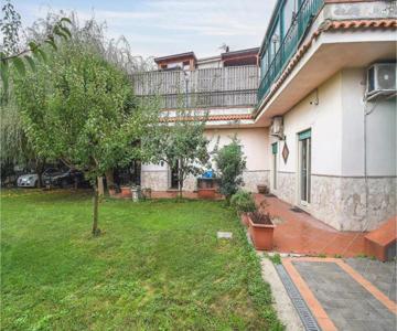 Lovely Apartment In Napoli With Wifi