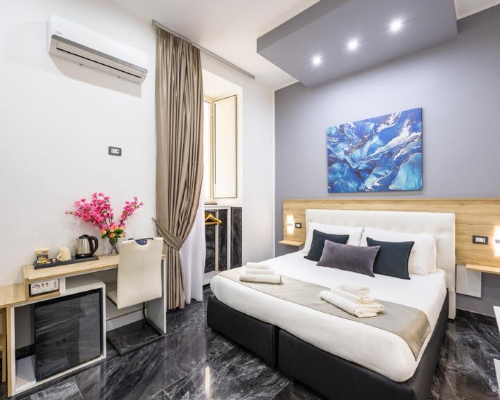 Hotel Bella Napoli Suites
