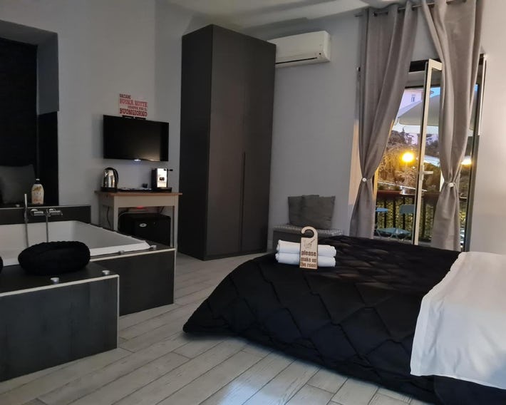 Esposito Plaza-Rooms & Suite