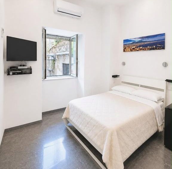 Cristina House 5 Min from Naples Old Town & Train Station WIFI 5 Star