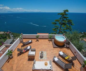 AMORE RENTALS - Villa Isabel