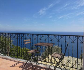 Mareluna Holiday Home