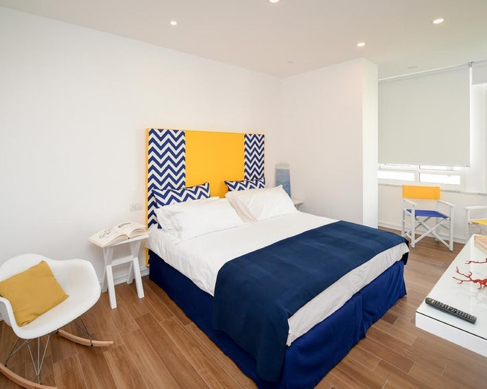 Casa Pantone
