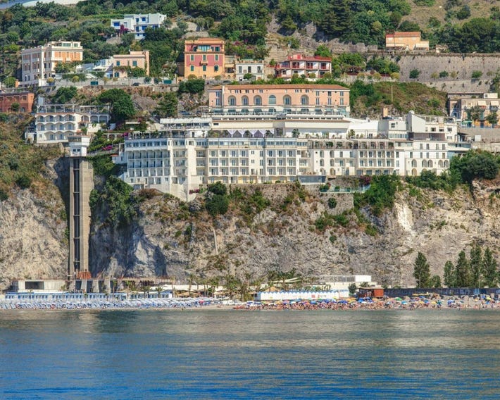 Lloyd's Baia Hotel