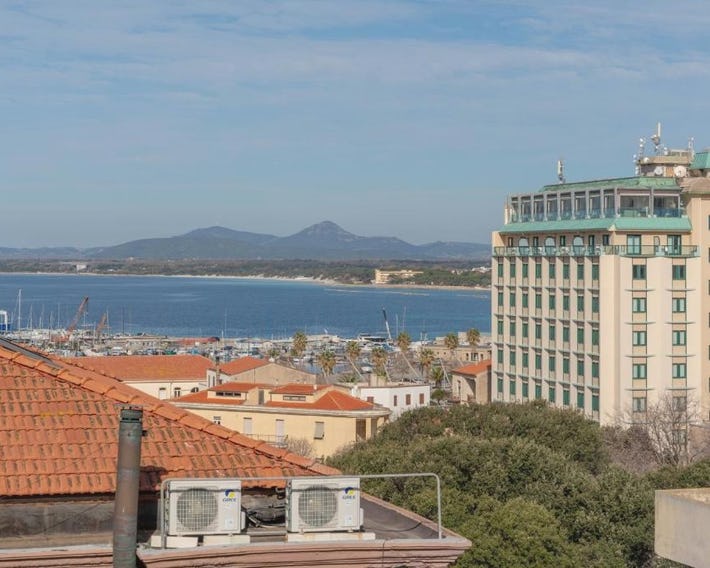 Vista Mare: Moderno Loft al Centro di Alghero