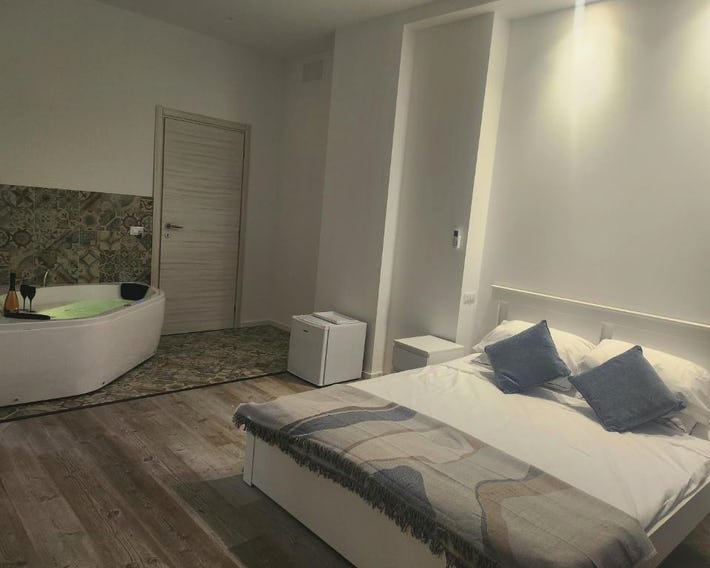 Orange boutique rooms