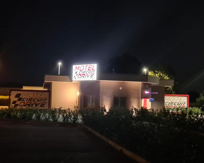 MOTEL CIRCUIT DRIVE