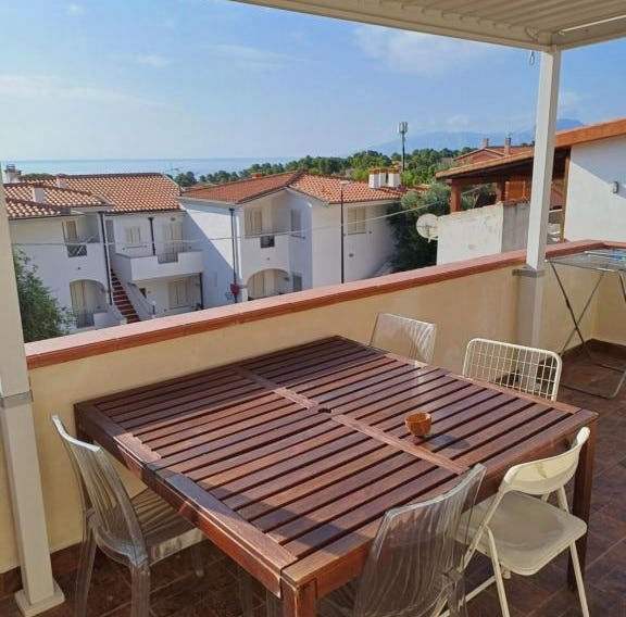 Bilocale con vista mare e monti a Cala Gonone