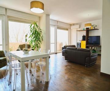 Casa Rosita - Large family flat, 3 bedrooms, covered veranda, Central Carbonia