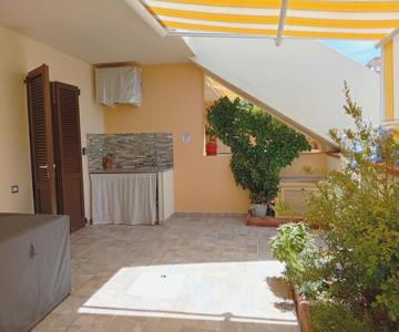 Appartamento Salvia, veranda e giardino a 75 m dal mare