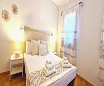 Capo Figari 8, Appartamento spazioso nel centro di Golfo Aranci con terrazza, Wi-Fi, parcheggio grat