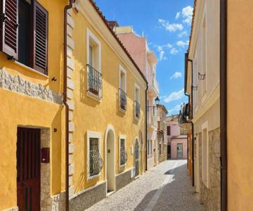 Spacious Renovated 2BR Townhouse Cavour 41, Historic Centre Olbia