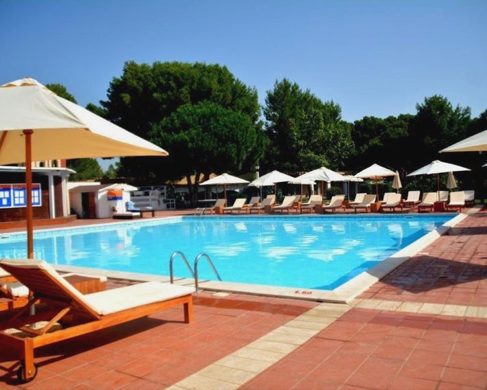 Porto Pino Club