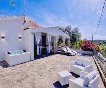 International House San Teodoro