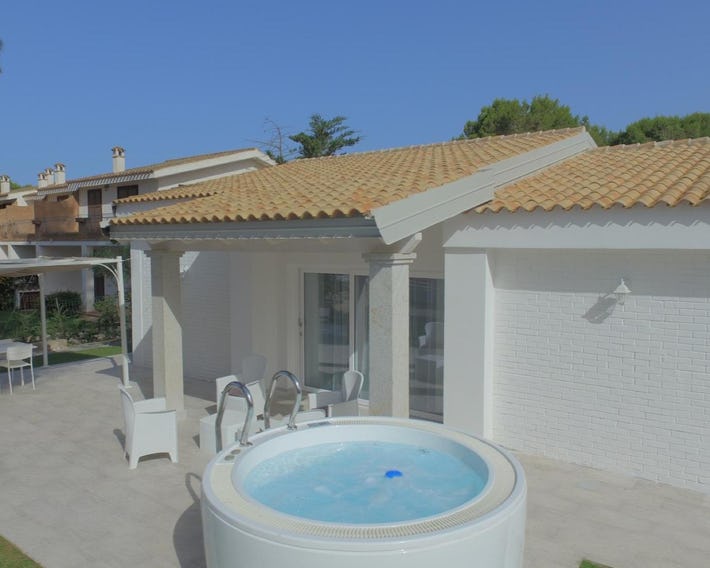 IKEBANA VILLAS PORTO PINO BEACH
