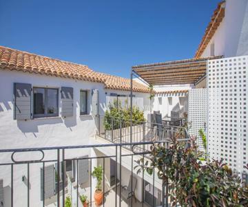 Domu Qirat - Authentic Rooms with Private Terraces