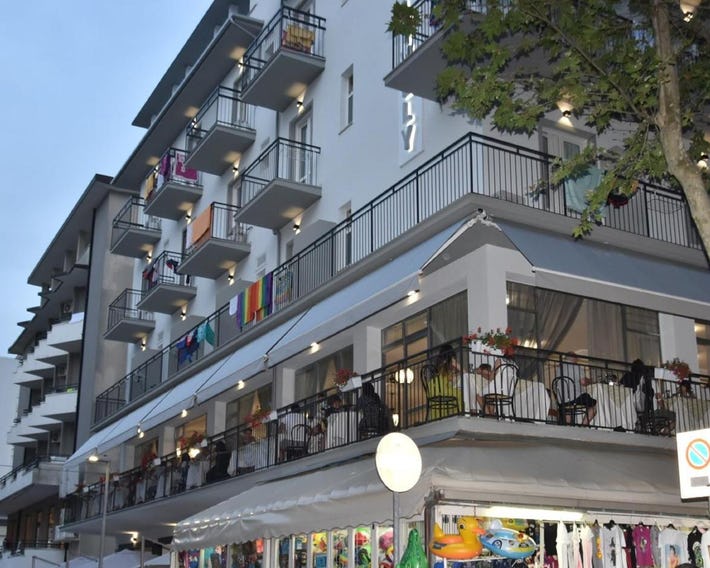 Lively Hotel