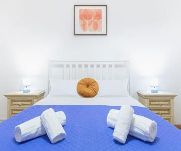 Private parking 3Bd Apartment near Piazza Carducci