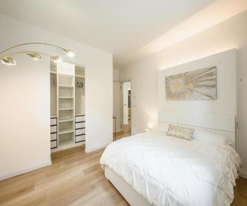 Elegant Pied-à-terre - Free Wifi, Private Parking & Air Conditioning
