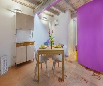 GuestHost - Ferrara Mignon Lilac House