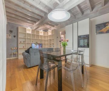 GuestHost - Heart of Ferrara's History Apartment