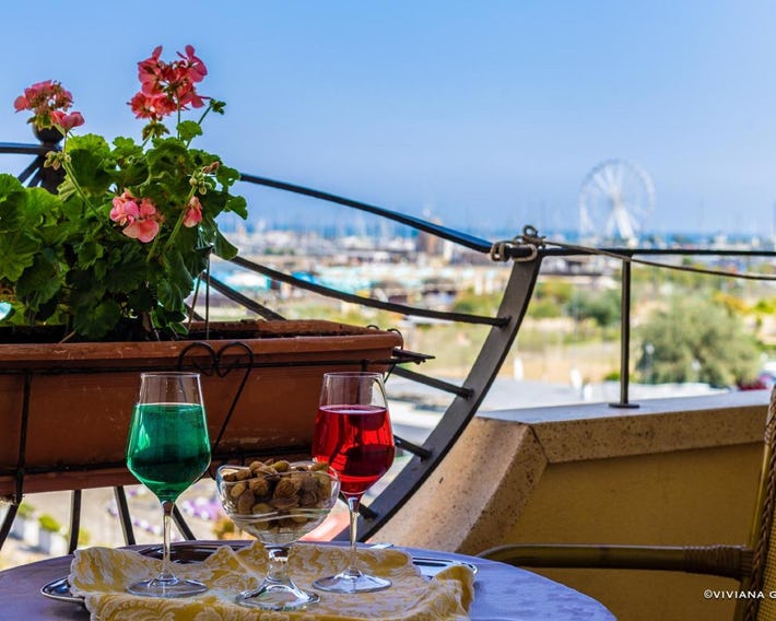 Hotel River fronte mare con piscina