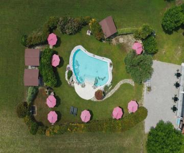 La Vie en Rose Resort