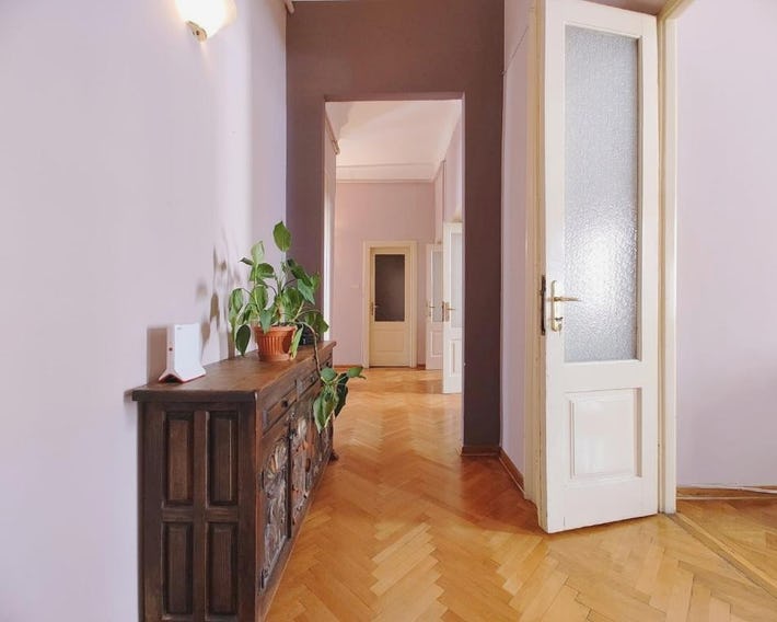 B7 Hostal
