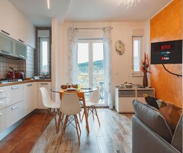 [san Giusto] Elegante Bilocale Con Balcone E Vista