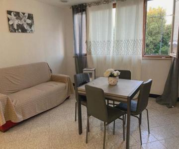 Appartamento Sulla Piazza 90 M Dal Mare