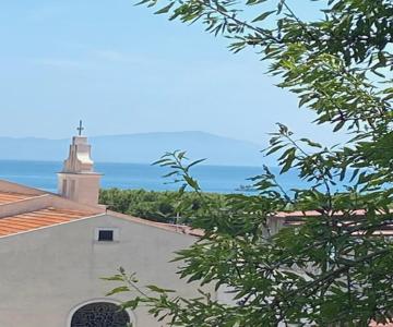 Caieta: la casa nella roccia