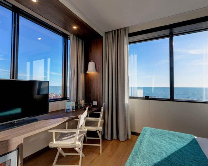 Fly Deco Hotel