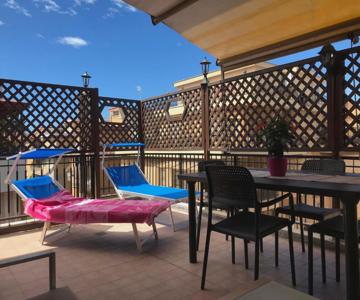 Attico con due camere e doppia terrazza al mare