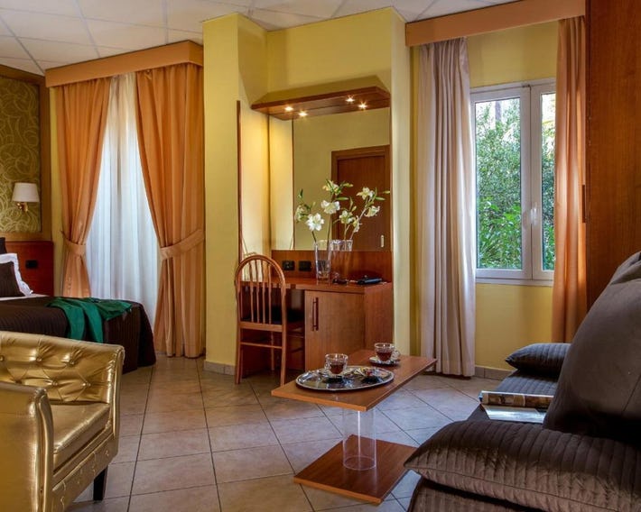 IN Roma Vale&Hillary colosseo b&b
