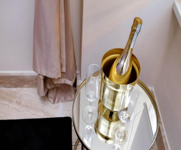 Trevi Diamond Luxury Suites & Jacuzzi