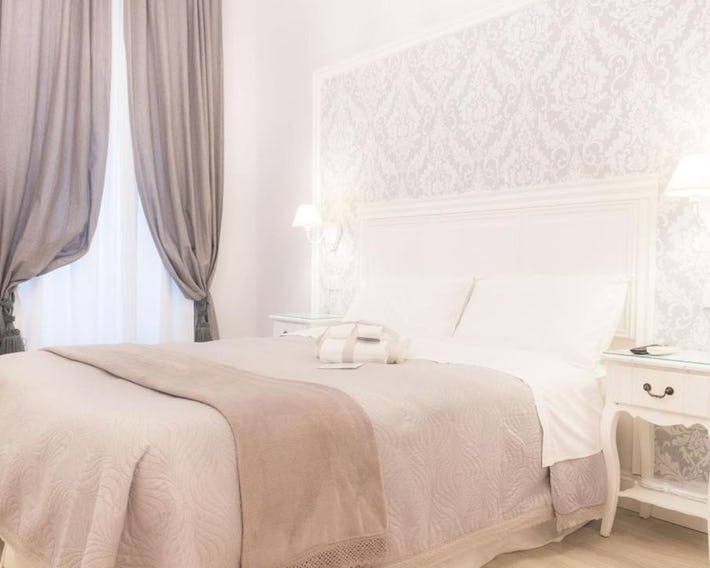 Charme & Chic Luxury
