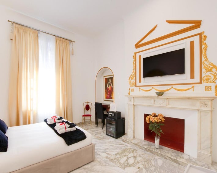 Queen Palace Suites