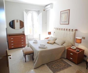 ItalyRents Historic Centre Apartment