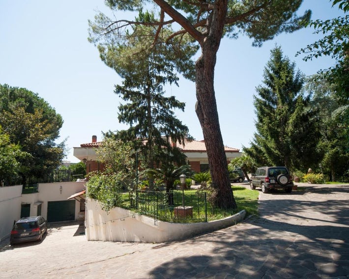 Mons Aureus Resort