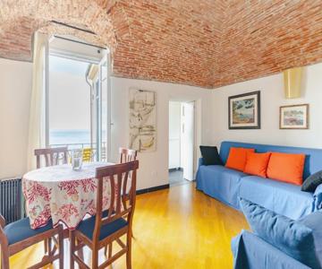Sea View Suite - Sleeps 3 - Free Parking