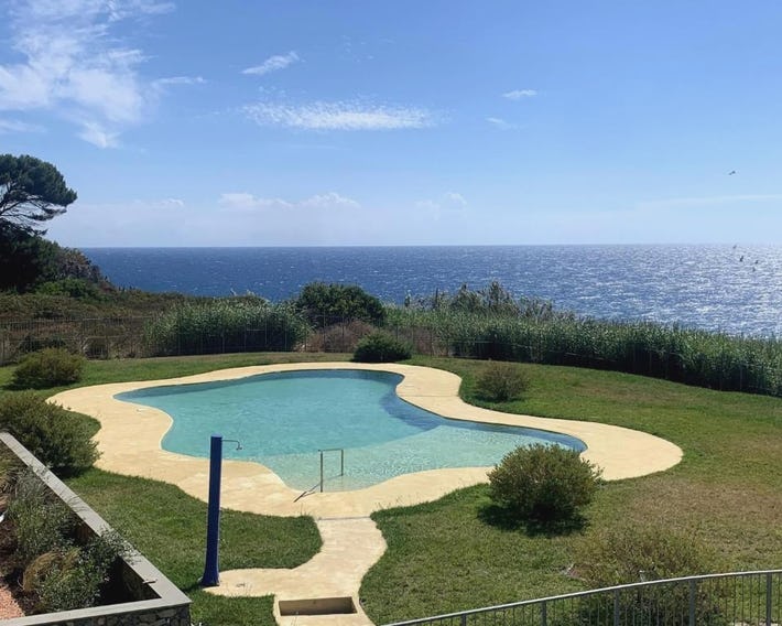 Incanto sul mare con enorme terrazza e piscina